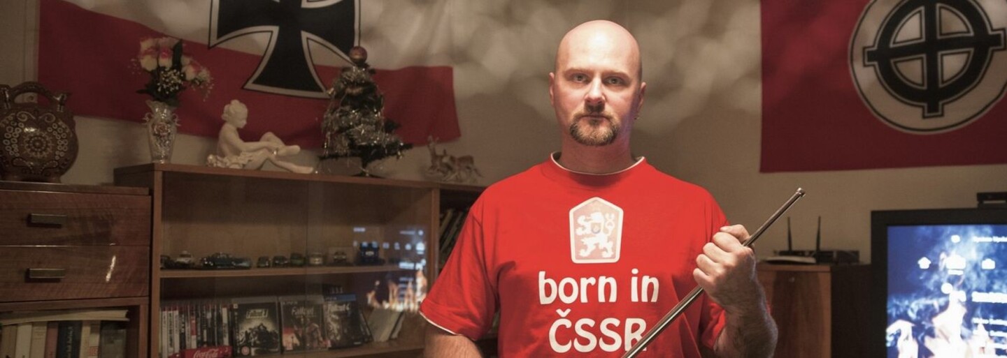 Mrazivý portrét neonacistu vás môže zabaviť alebo rozrušiť. Rozhodne však nikoho nenechá chladným (Recenzia)