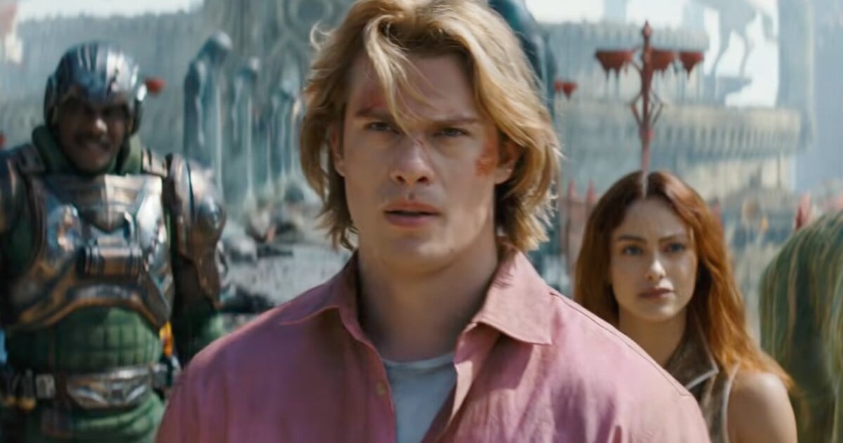 VIDEO: Kožené slipy a obří meč? Trailer na nový film Jareda Leta budí rozpaky