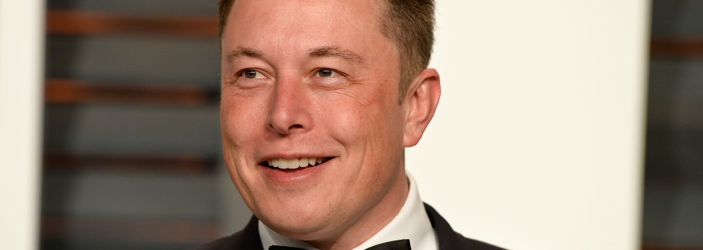 Musk povedal, že Tesla zákazku na 100-tisíc áut pre Hertz ešte nepodpísala. Po jeho vyhlásení akcie na trhu klesli