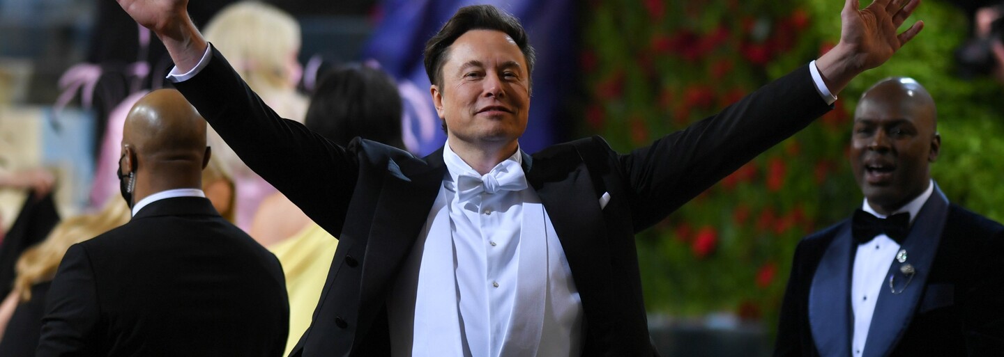 Musk zbiera miliardy na Twitter. Investíciu mu sľúbil zakladateľ Oraclu aj saudskoarabský princ
