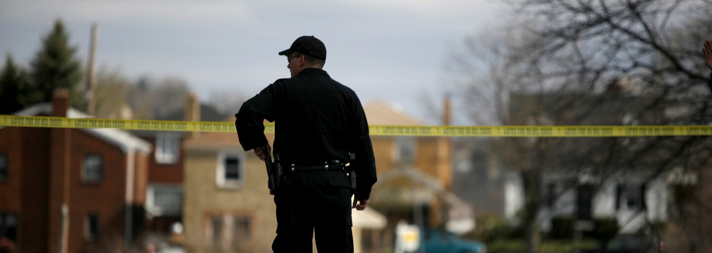 Muž bez domova vlastním tělem chránil teenagerky před střelbou v americkém Sacramentu