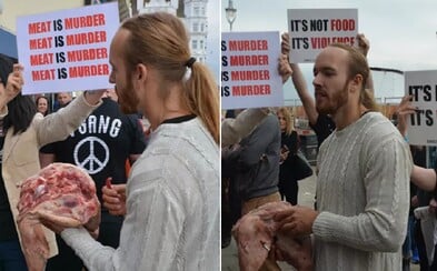 Muž jedl syrovou hlavu prasete přímo před vegany. Protestoval proti veganskému festivalu Muž jedl syrovou hlavu prasete přímo před vegany. Protestoval proti veganskému festivalu