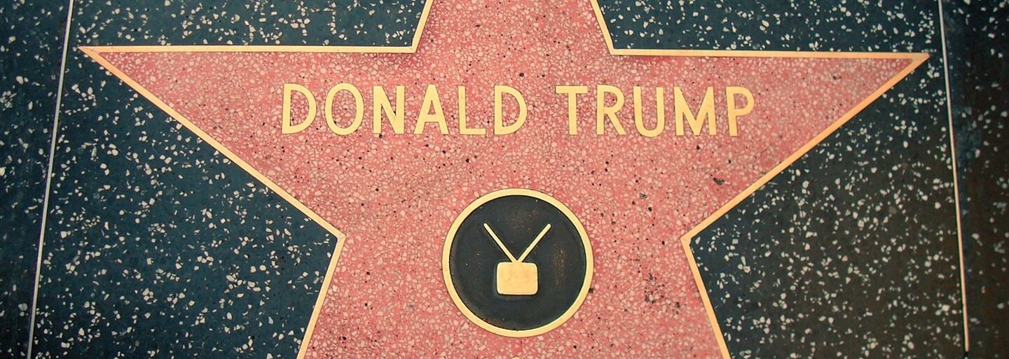 Muž rozmlátil hvězdu Donalda Trumpa na Chodníku slávy. Téměř nic z ní nezbylo