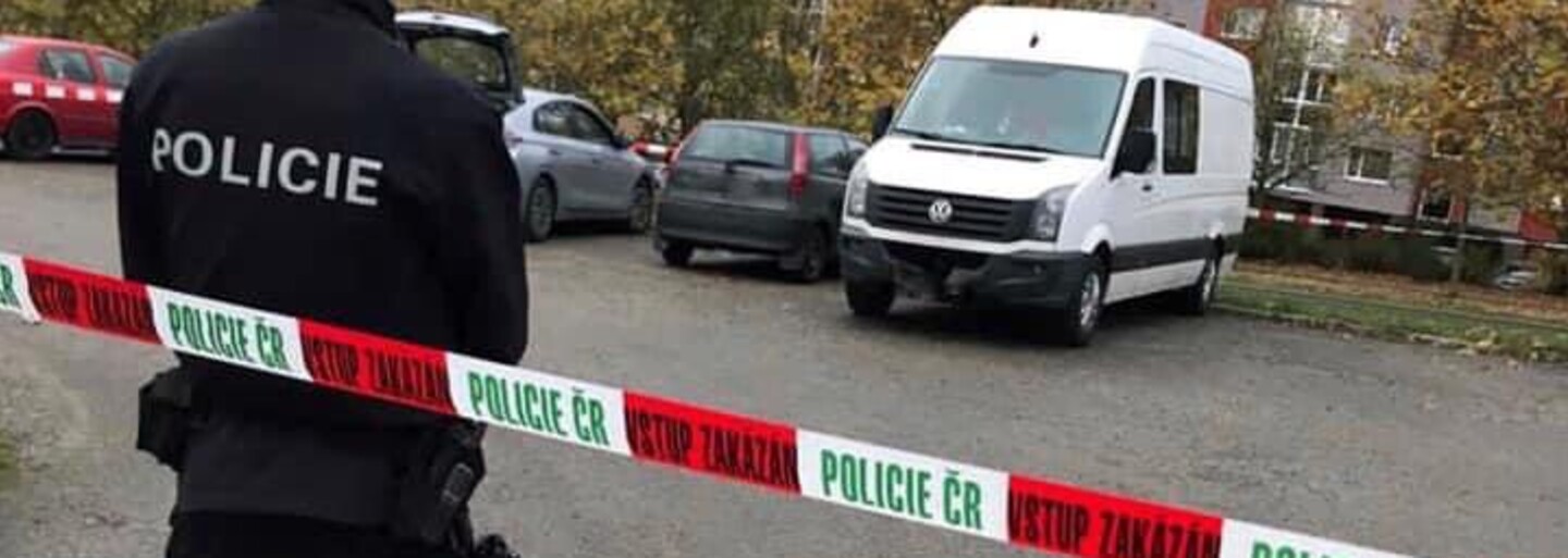 Muž ve Dvoře Králové napadl ženu nožem, pak ho zřejmě obrátil proti sobě
