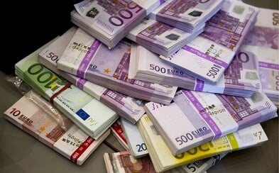 Muži kvůli chybě přišlo na účet 2 000 000 000 349 eur. Na chvíli se tak stal nejbohatším člověkem na světě Muži kvůli chybě přišlo na účet 2 000 000 000 349 eur. Na chvíli se tak stal nejbohatším člověkem na světě