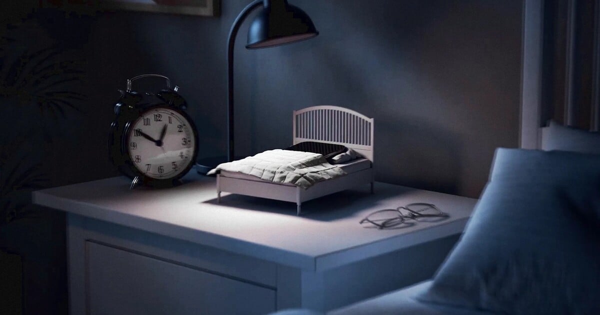 IKEA představila mini-postýlku pro mobil. Chce omezit používání telefonu před spaním