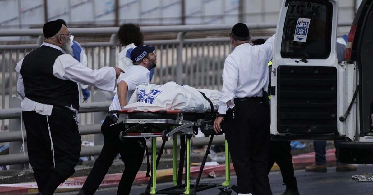 AKTUÁLNĚ: Nastoupili do autobusu a začali střílet. Útok v Jeruzalémě má nejméně čtyři oběti