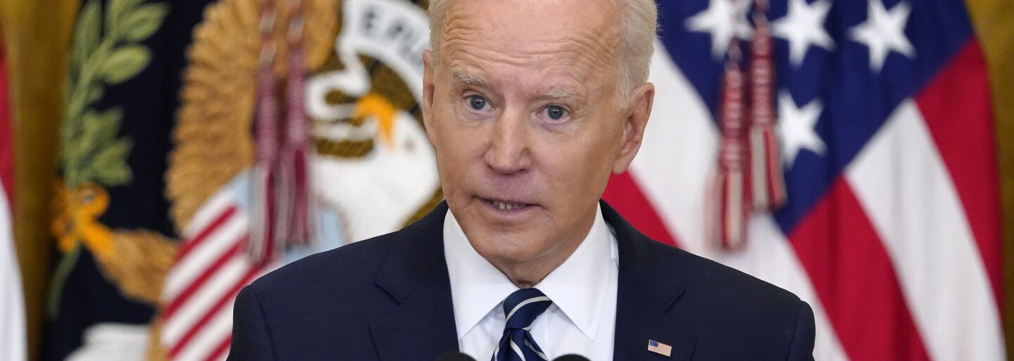 Na antisemitské výroky a chválu Hitlera z úst Kanyeho Westa reaguje i prezident Biden. Rapperovi připomněl fakta