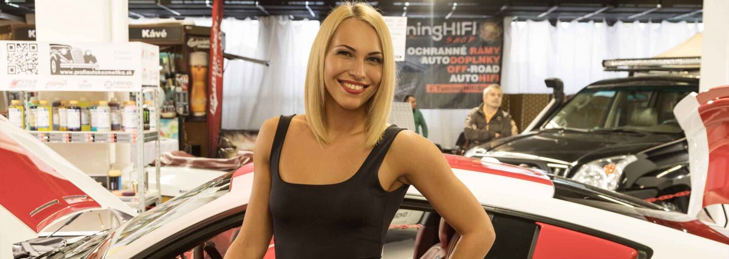 Na bratislavskom Autosalóne nechýbali nablýskané autá a krásne ženy. Tie boli opäť dôkazom, že Slovenky sú nakrajšie na svete