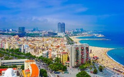 Na dovolené ve Španělsku tě nově čeká karanténa na 14 dní. Vláda nařídila izolaci i turistům
