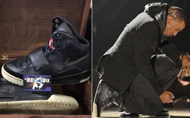 Na eBay sa ocitol jediný existujúci pár Nike Yeezy 1 v čiernom prevedení. Tenisky osobne vlastnil ich návrhár Kanye West Na eBay sa ocitol jediný existujúci pár Nike Yeezy 1 v čiernom prevedení. Tenisky osobne vlastnil ich návrhár Kanye West