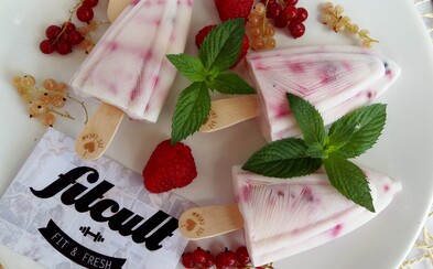 Na horúce letné dni sú tieto tvarohové nanuky s ovocím a takmer bez tuku dokonalou fit pochúťkou (Recept) Na horúce letné dni sú tieto tvarohové nanuky s ovocím a takmer bez tuku dokonalou fit pochúťkou (Recept)