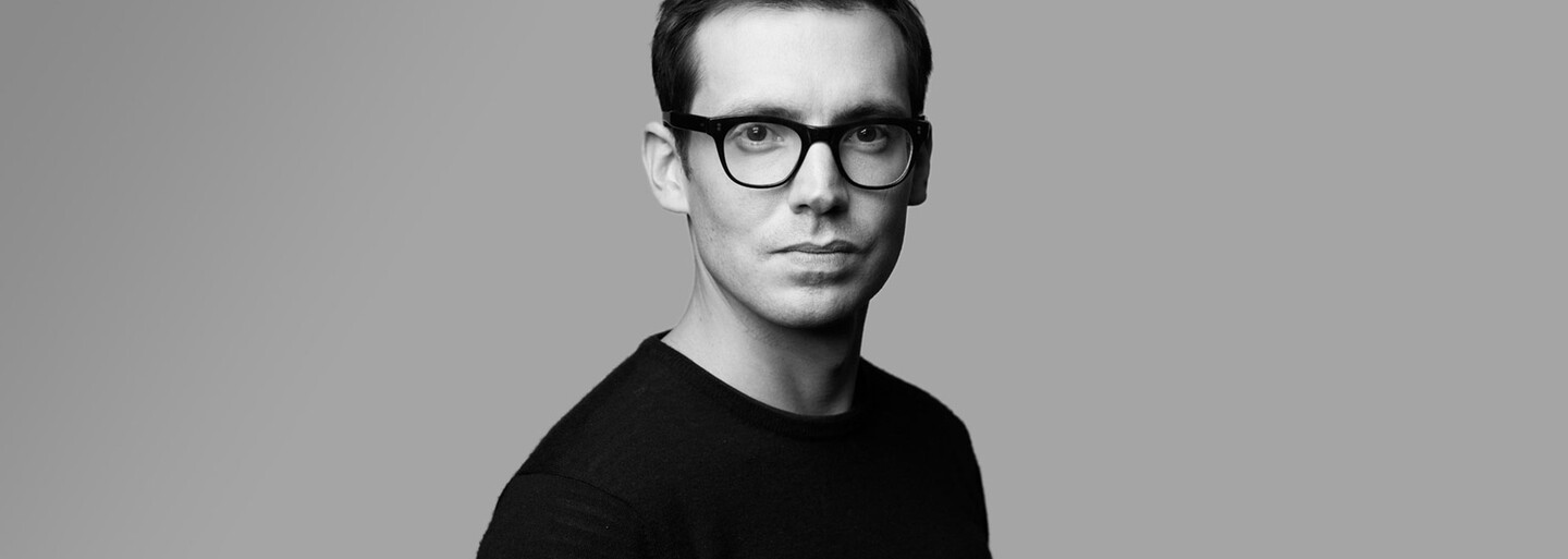 Na každoroční designérskou spolupráci si H&M tentokrát zavolalo londýnského návrháře, kterým je Erdem Moralioglu