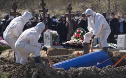 Na koronavirus už zemřelo mnohem více lidí, než běžně zemře ročně na chřipku