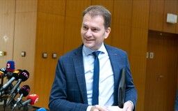 Na kultúru aj šport bude môcť stále chodiť 500 ľudí vnútri a 1 000 ľudí vonku, Matovič presvedčil epidemiológov