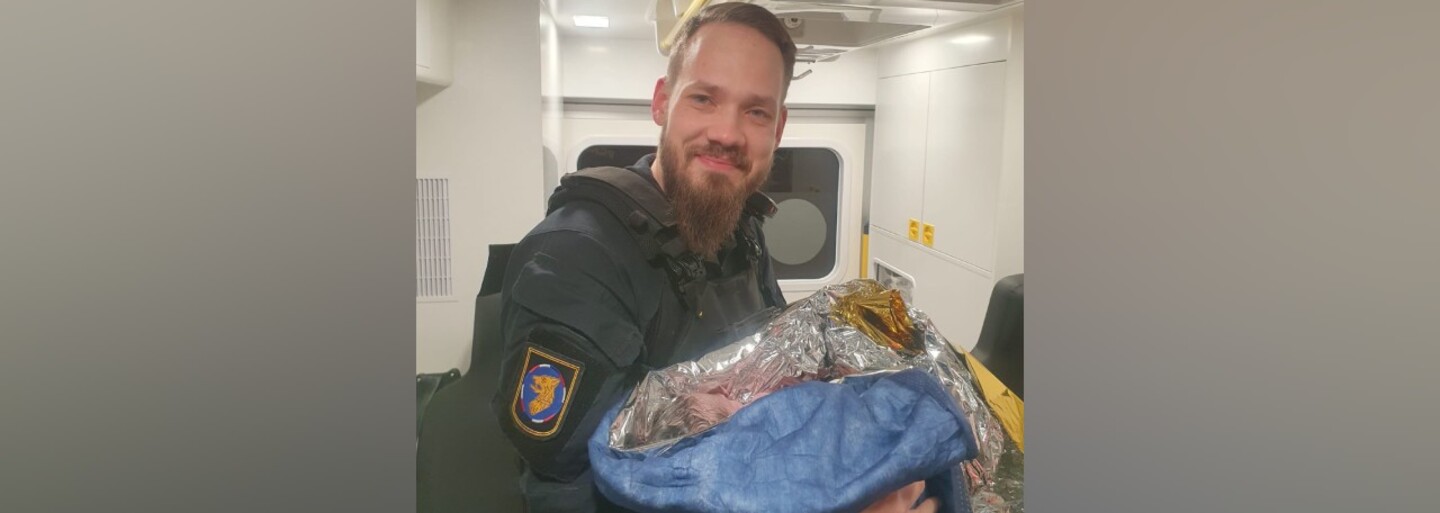 Na letišti v Praze nouzově přistálo letadlo, na palubě proběhl porod