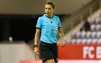 Na mistrovství světa ve fotbale v Kataru budou poprvé mezi rozhodčími i ženy