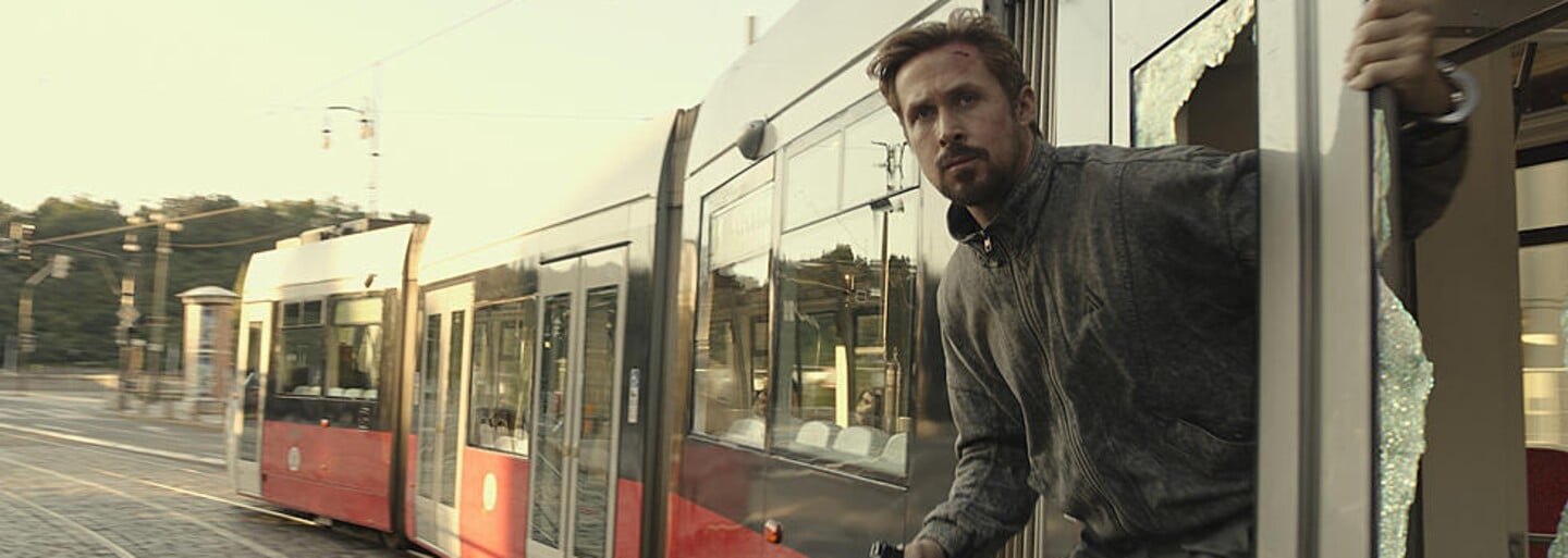 Na Netflixu je The Gray Man. Natáčel se v Praze a hrají v něm Ryan Gosling či Chris Evans