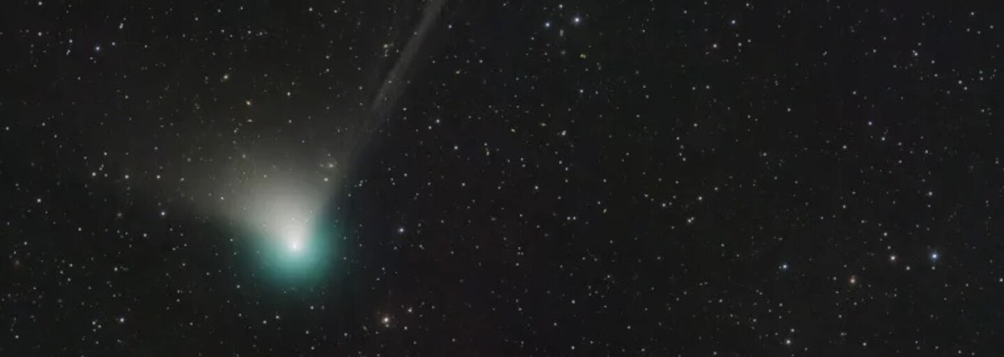 Na noční obloze se poprvé po 50 000 letech objeví zelená kometa. Jak ji sledovat?