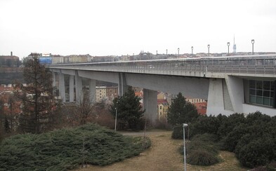 Na Nuselském mostě vznikne nejvyšší lezecká stěna v Praze Na Nuselském mostě vznikne nejvyšší lezecká stěna v Praze