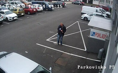 Na parkovisku v Trenčíne našiel v taške 5 000 €. Nevšimol si, že ho sníma kamera Na parkovisku v Trenčíne našiel v taške 5 000 €. Nevšimol si, že ho sníma kamera