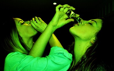 Na party se toho vypilo tolik, že „nadýchal“ i vzduch v domě. Před policisty studenti prchali oknem Na party se toho vypilo tolik, že „nadýchal“ i vzduch v domě. Před policisty studenti prchali oknem