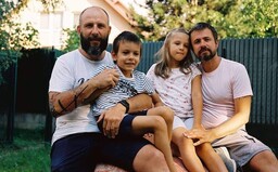 Na Pride chodíme aj s deťmi, naša rodina je možno iná, ale riešime rovnaké problémy ako bežné páry (Rozhovor)