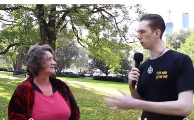 Na proteste proti vakcínam chcel nájsť lekárov, narazil len na hromadu „hlupákov". O medicínskom vzdelaní ani nesnívali Na proteste proti vakcínam chcel nájsť lekárov, narazil len na hromadu „hlupákov". O medicínskom vzdelaní ani nesnívali