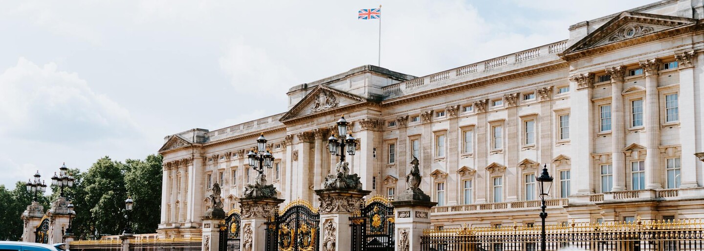 Na půdě Buckinghamského paláce opět panoval rasismus. Čestná členka rezignovala
