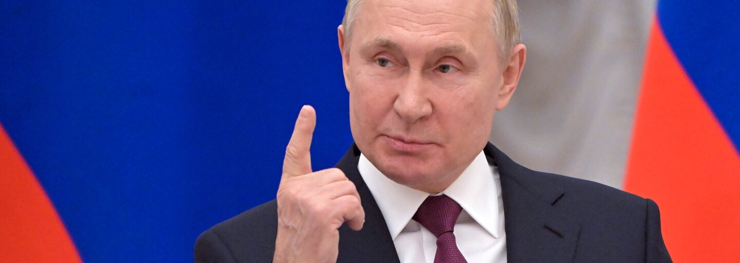 Na Putinove „mierové rokovania“ si treba dať pozor. Mohol by ich využiť na prezbrojenie armády a ďalší útok, tvrdí Veľká Británia