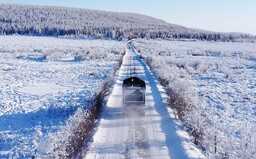 Na sibírskej „Ceste kostí“ zmrzol na smrť v -50 stupňoch len 18-ročný muž. Auto sa mu pokazilo v oblasti vydláždenej mŕtvolami