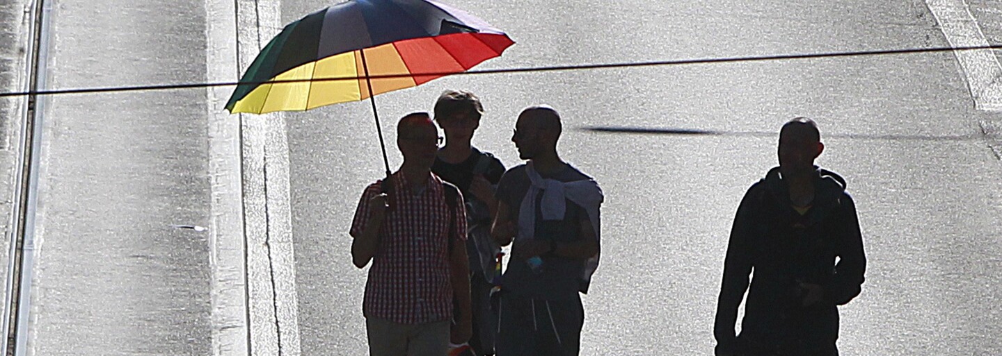 Na Slovensku si homosexuáli za istých okolností môžu adoptovať dieťa. Úrady sa nesmú pýtať na sexuálnu orientáciu
