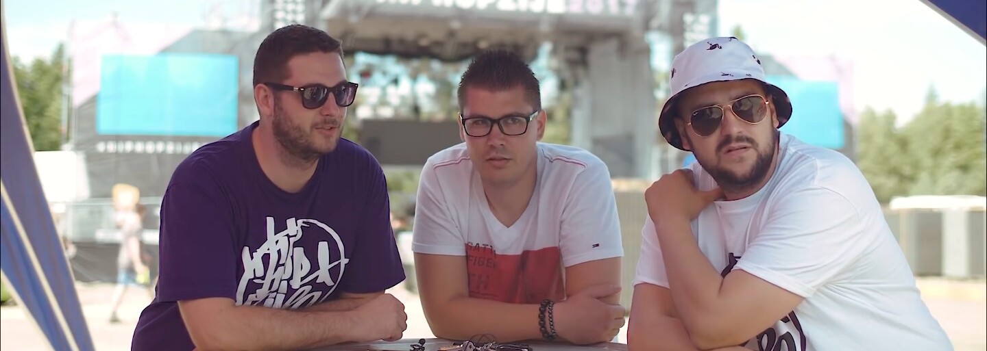 Na svete je krátky dokumentárny film k festivalu Hip Hop Žije. Okrem veľa iného sa dozvieš, ako to bolo so zrušenými koncertami headlinerov