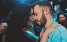Na toaletu chodia všetky spolu, ohovárajú sa a žiarlia na seba. Ženské kamarátstva sú iné ako mužské, tvrdia Zrebný & Frlajs