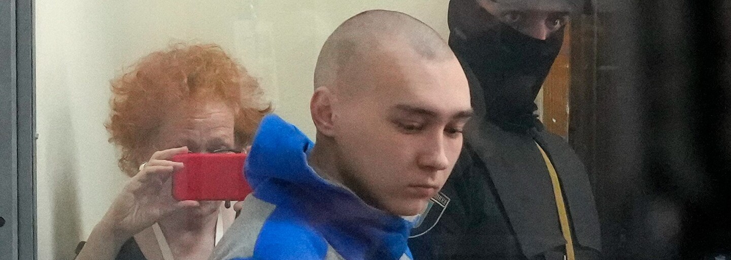 Na Ukrajině byl zahájen soud s ruským vojákem obviněným z vraždy civilisty. Hrozí mu doživotí