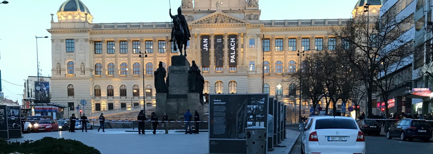 Na Václavském náměstí se zapálil muž