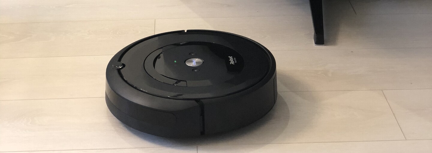 Na vysávanie sa budeš tešiť. Robot Roomba e5 mení otravnú činnosť na vzrušujúci zážitok (Recenzia)