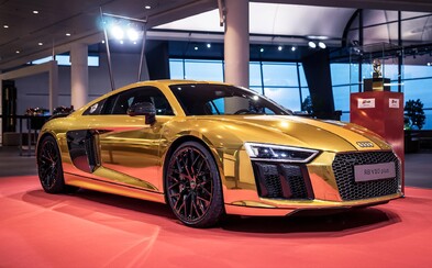 Nádherné 610-koňové Audi R8 v zlatej fólii ako odkaz na víťazstvo v čitateľskej ankete Zlatý volant Nádherné 610-koňové Audi R8 v zlatej fólii ako odkaz na víťazstvo v čitateľskej ankete Zlatý volant