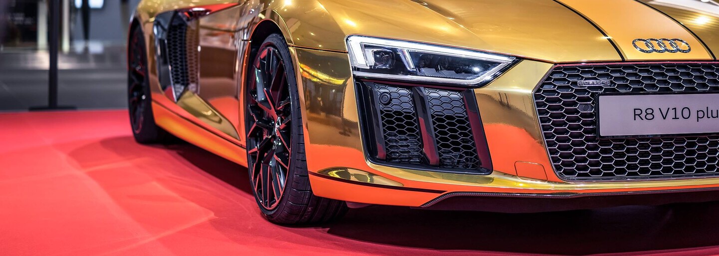 Nádherné 610-koňové Audi R8 v zlatej fólii ako odkaz na víťazstvo v čitateľskej ankete Zlatý volant