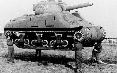 Nafukovací tanky či falešné vojenské tábory. Armáda duchů strašila nacisty dokonalými triky Nafukovací tanky či falešné vojenské tábory. Armáda duchů strašila nacisty dokonalými triky