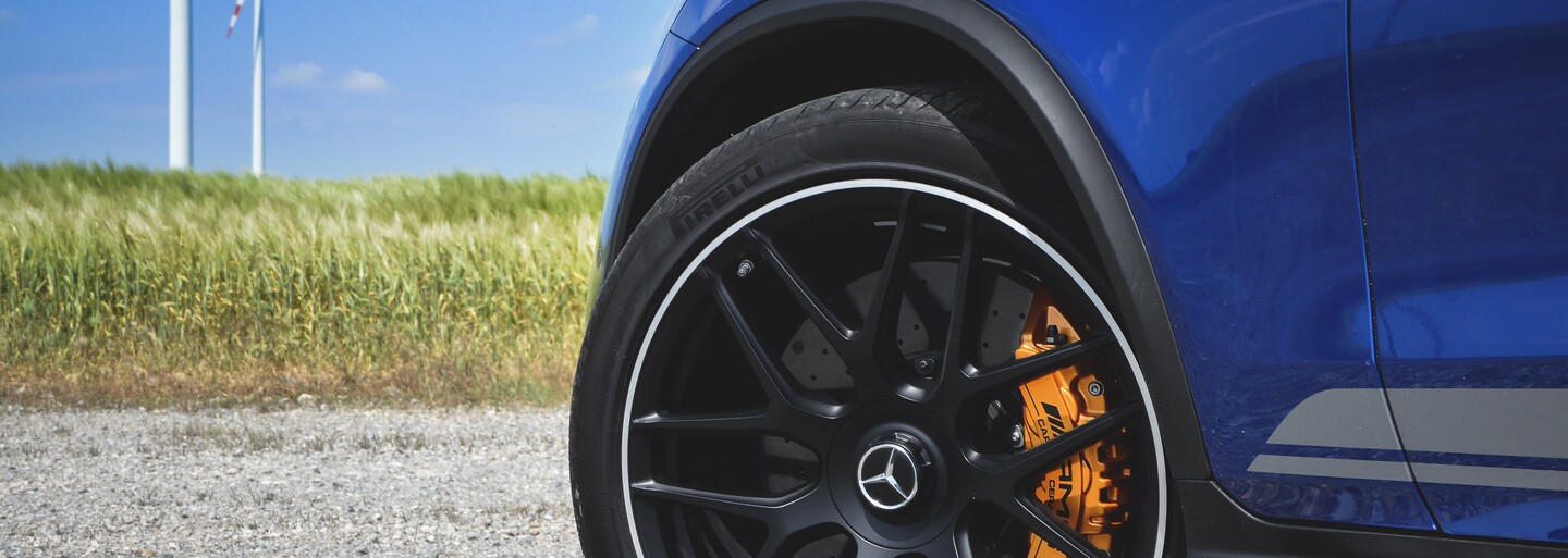 Nahlédněte s námi do světa nejrychlejšího SUV od AMG, které na cestě kouzlí nejen díky V8