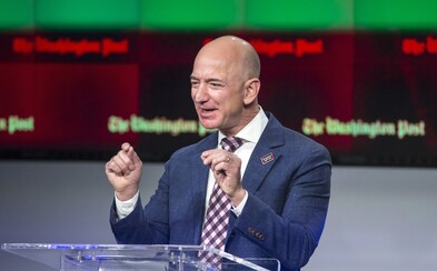 Najbohatšieho muža sveta vydierajú kvôli nahým fotkám, ktoré si posielali s milenkou. Jeff Bezos vyšiel s pravdou von Najbohatšieho muža sveta vydierajú kvôli nahým fotkám, ktoré si posielali s milenkou. Jeff Bezos vyšiel s pravdou von