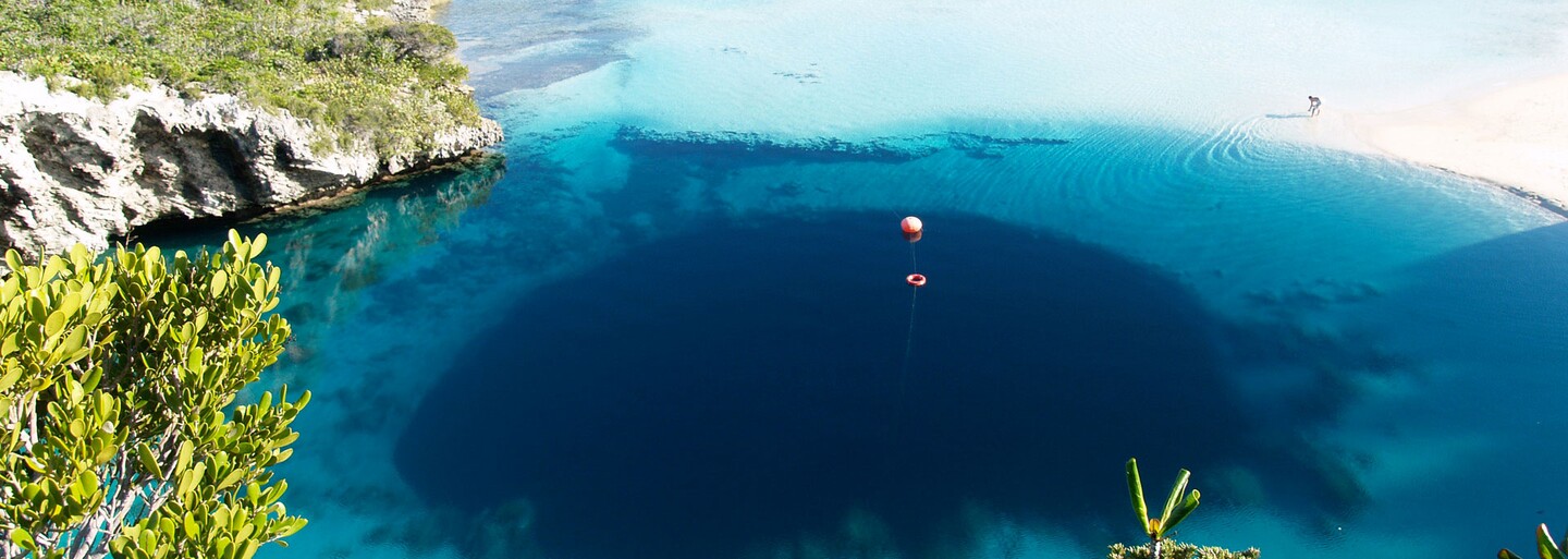 Najhlbšia modrá diera na svete - Dean's Blue Hole