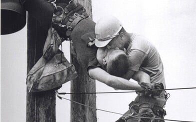 Nejkrásnější sebevražda a pobodání politika v přímém přenosu. Toto je 10 výjimečných historických fotografií Nejkrásnější sebevražda a pobodání politika v přímém přenosu. Toto je 10 výjimečných historických fotografií