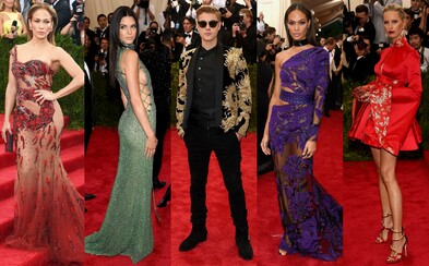 Nejkrásnější outfity z bálu Met Gala 2015, na kterém nechyběla Rihanna, Beyoncé či Kim a Kanye Nejkrásnější outfity z bálu Met Gala 2015, na kterém nechyběla Rihanna, Beyoncé či Kim a Kanye