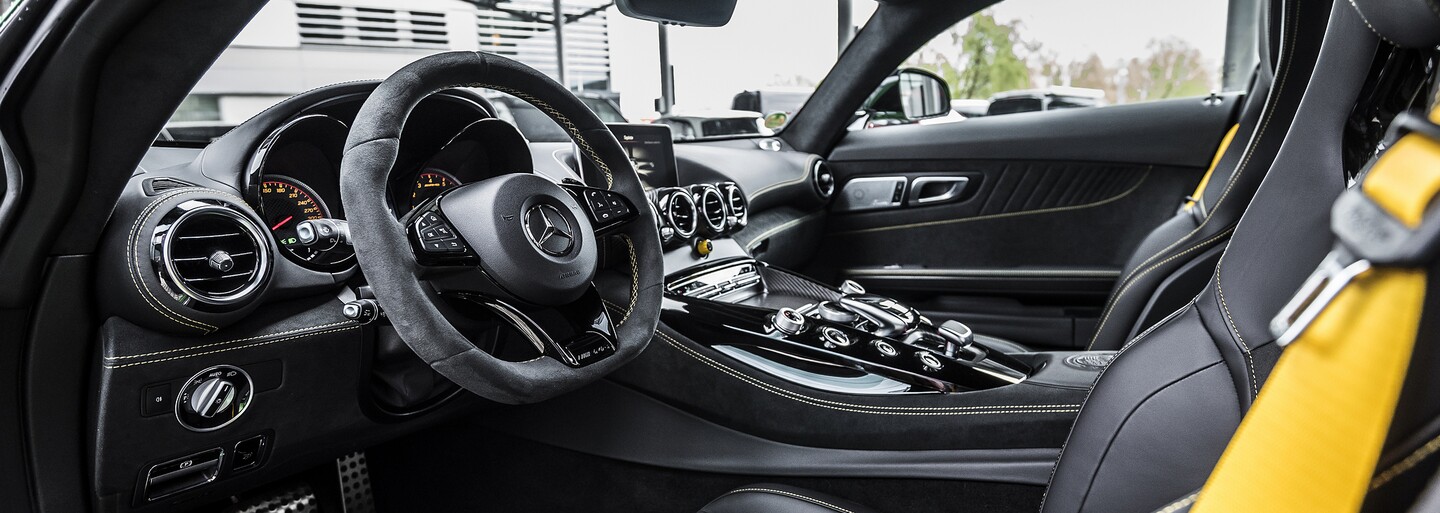 Najlepšie cestné športové auto od AMG všetkých čias už aj u nás. Takto vyzerá famózne GT R
