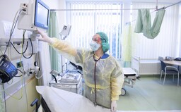 Najmladšia obeť koronavírusu vo Francúzsku mala len 28 rokov