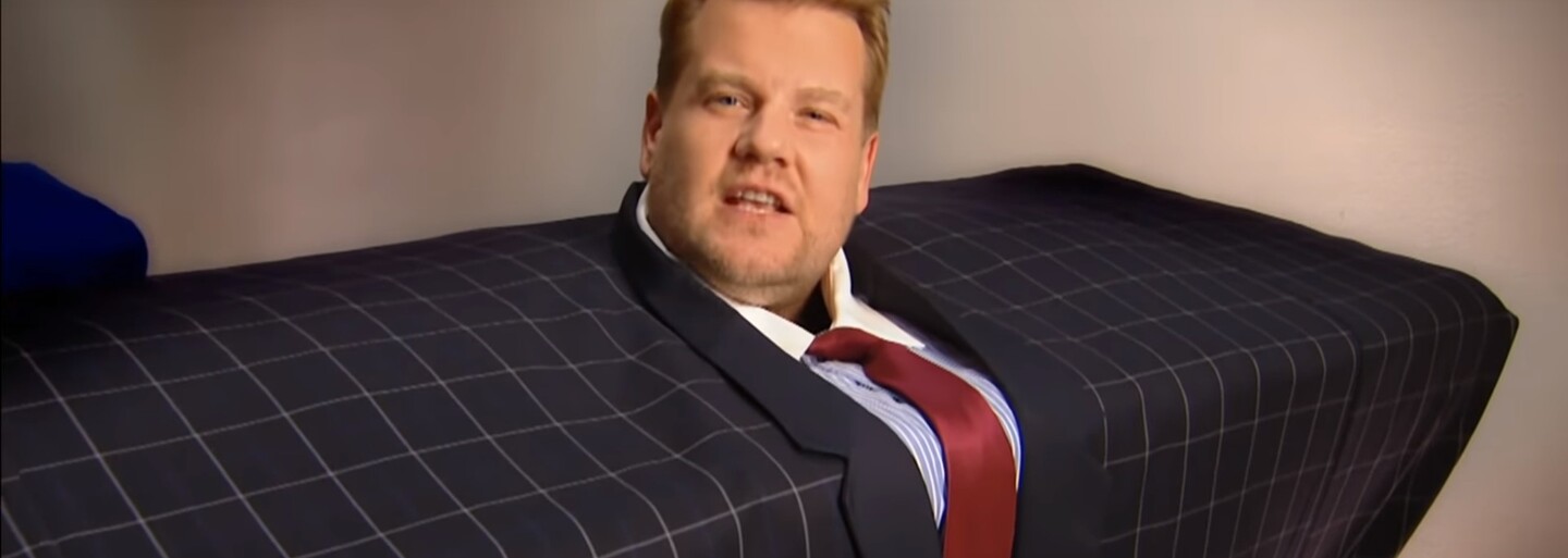 Najnovší uletený klip Kanyeho Westa dostal trefnú paródiu. James Corden podľa komentárov natočil lepšiu verziu