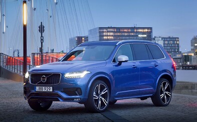 Najnovšia pýcha Volva, populárne XC90, sa ukazuje v atraktívnom, športovo ladenom pakete R-Design Najnovšia pýcha Volva, populárne XC90, sa ukazuje v atraktívnom, športovo ladenom pakete R-Design