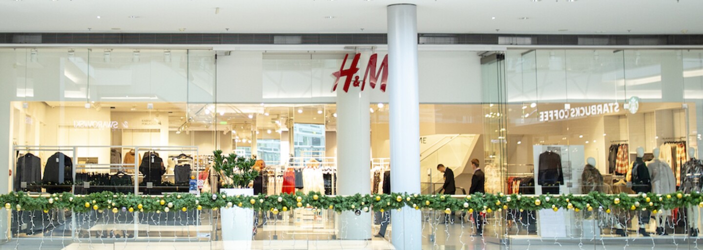 Najočakávanejšia kolekcia roka skončila v H&M sklamaním. Prišlo len 20 ľudí a stojany ostali plné (Report)